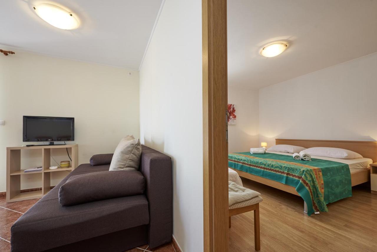 Apartments By The Sea Slatine, Ciovo - 15504 Bagian luar foto